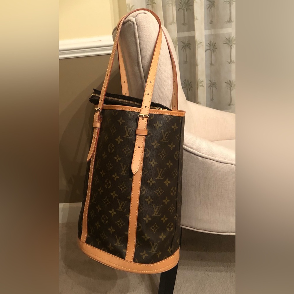 Louis Vuitton Bucket GM Shoulder Bag Tote Monogram 27 and Pochette